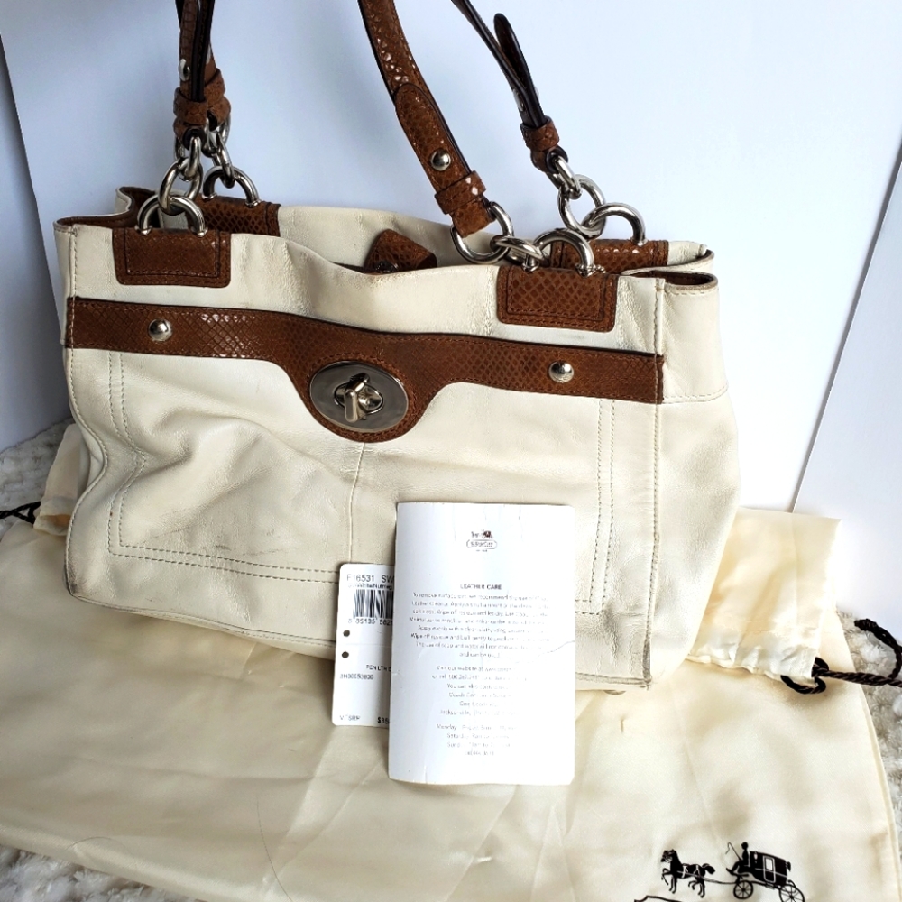 Coach Medium Size Leather Purse